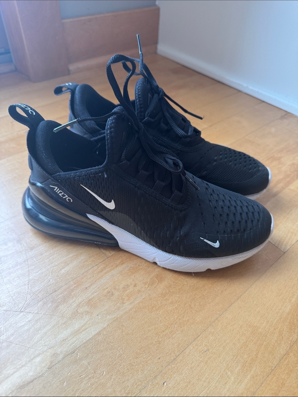 Nike Air Max 270 Sneaker Kids size 6Y